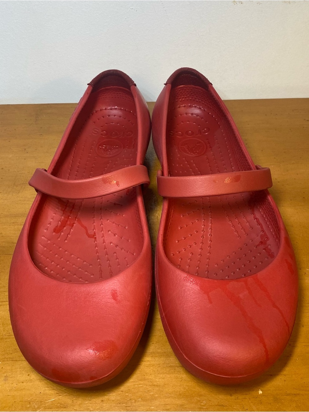 Crocs Women’s 10 Alice Ballet Flats Mary Jane Shoes Red Rubber Slip On Strap - Picture 2 of 7